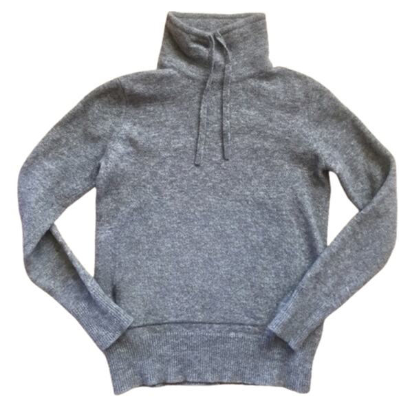 Banana Republic Merino Wool Sweater in Grey Size Medium - Picture 2 of 6